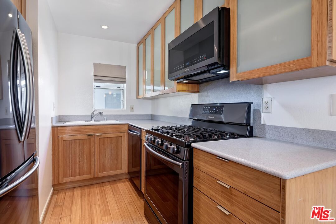 1060 Everett Pl Unit: 5