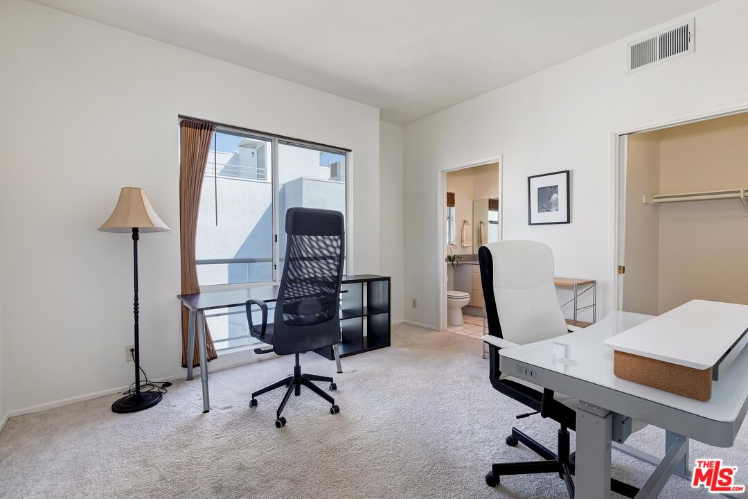 1060 Everett Pl Unit: 5