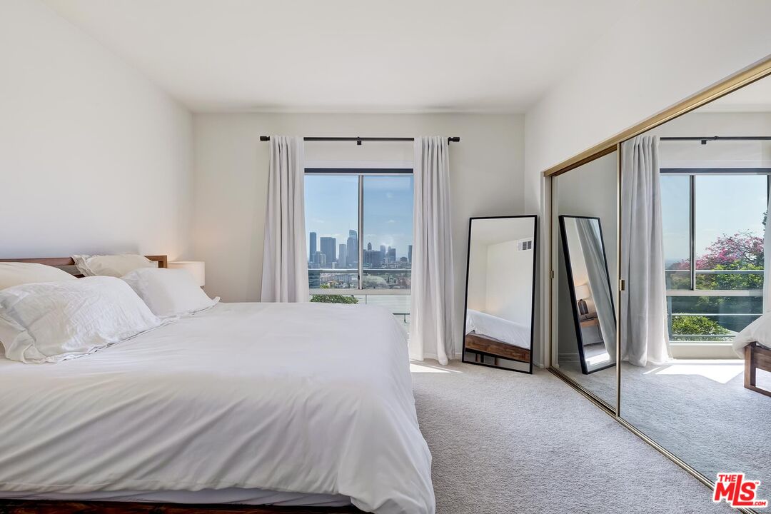 1060 Everett Pl Unit: 5