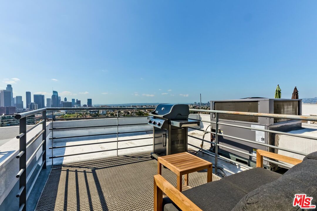 1060 Everett Pl Unit: 5