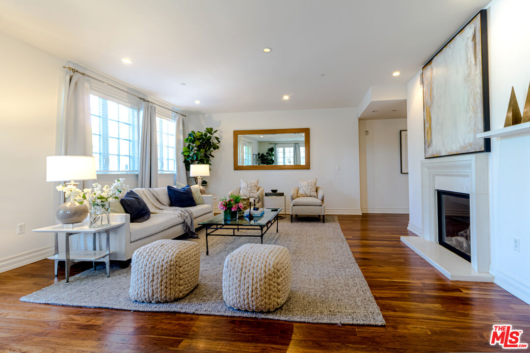 4661 Wilshire Blvd Unit: 104