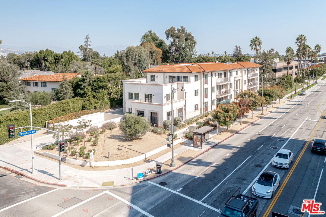 4661 Wilshire Blvd Unit: 104