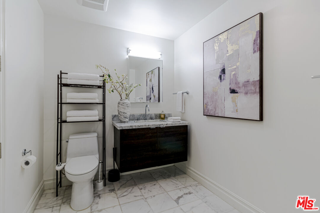 4661 Wilshire Blvd Unit: 104