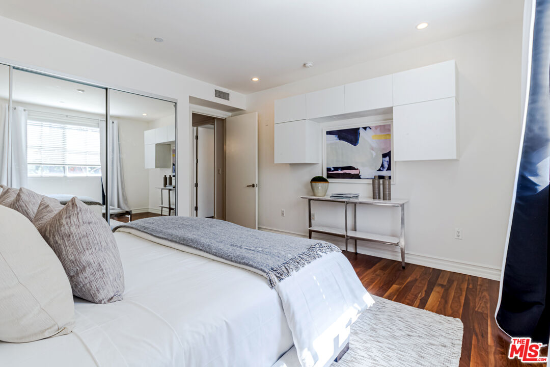 4661 Wilshire Blvd Unit: 104