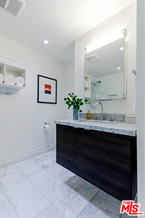 4661 Wilshire Blvd Unit: 104