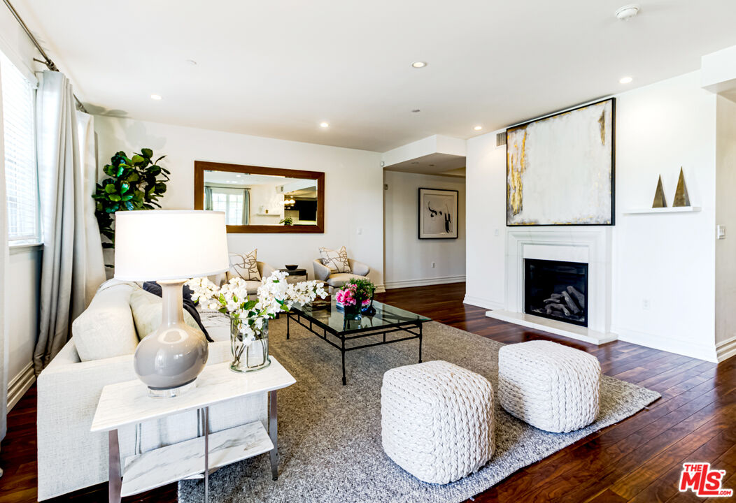 4661 Wilshire Blvd Unit: 104