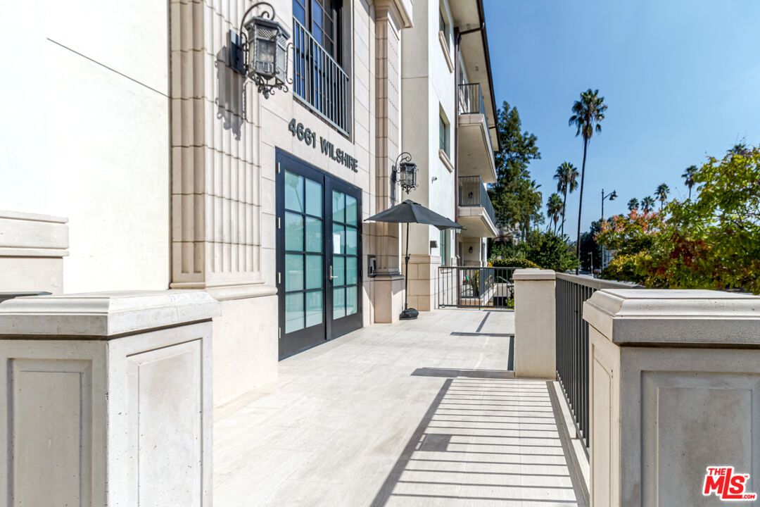 4661 Wilshire Blvd Unit: 104