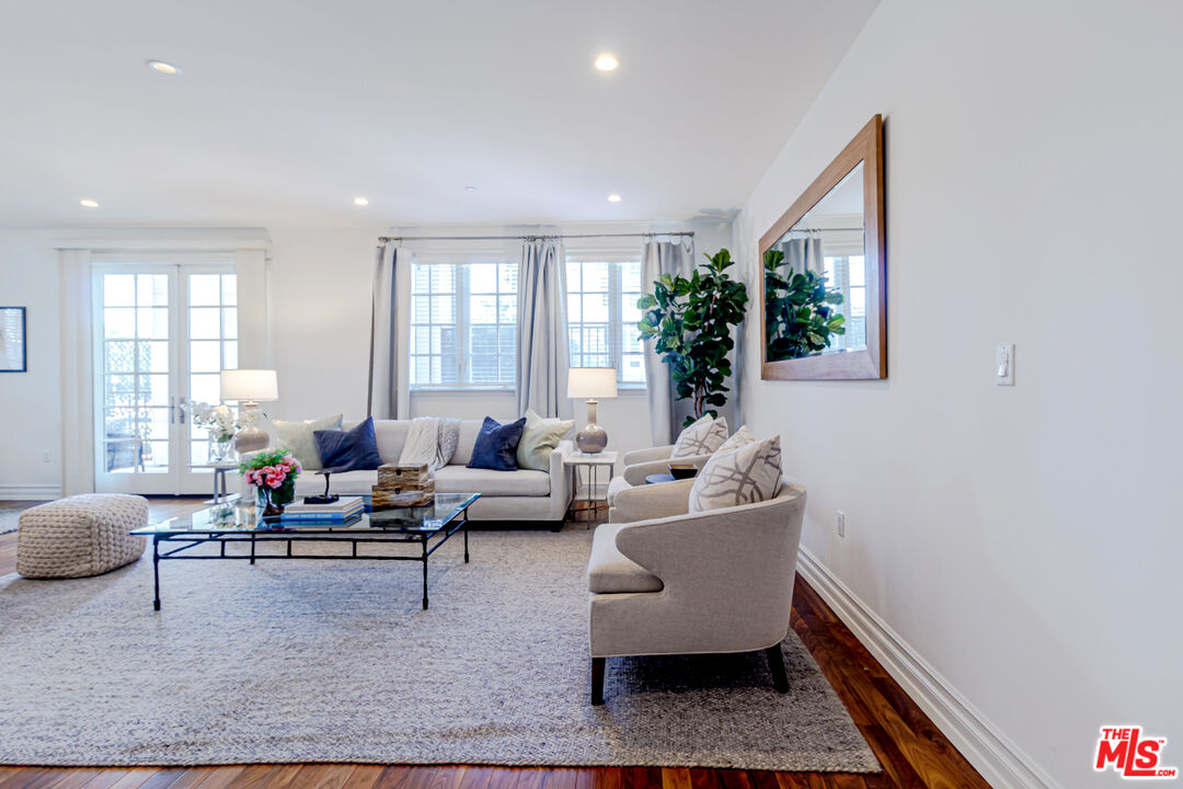 4661 Wilshire Blvd Unit: 104