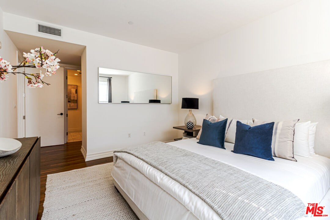 4661 Wilshire Blvd Unit: 104