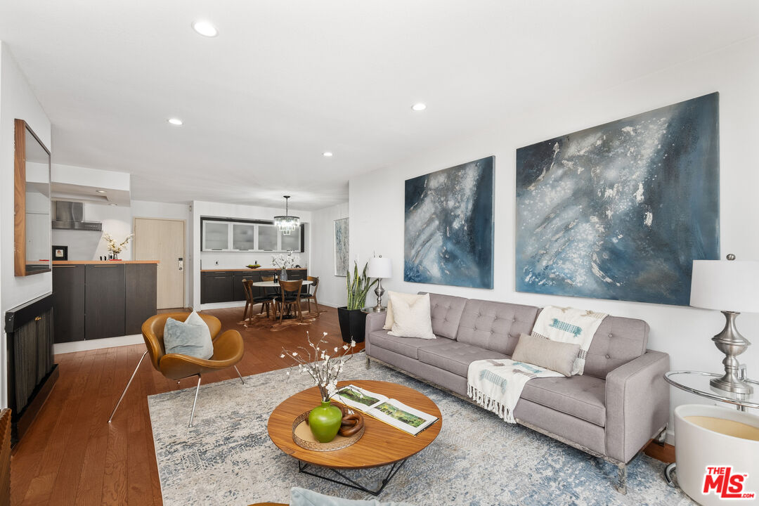 1134 Alta Loma Rd Unit: 204