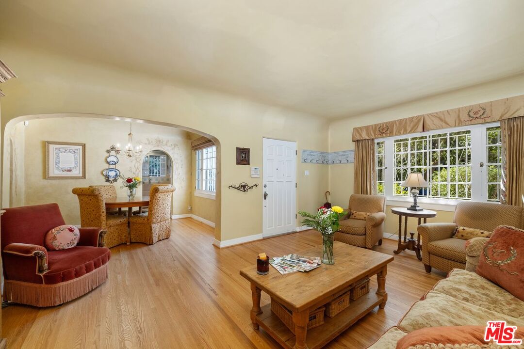 1604 S Durango Ave