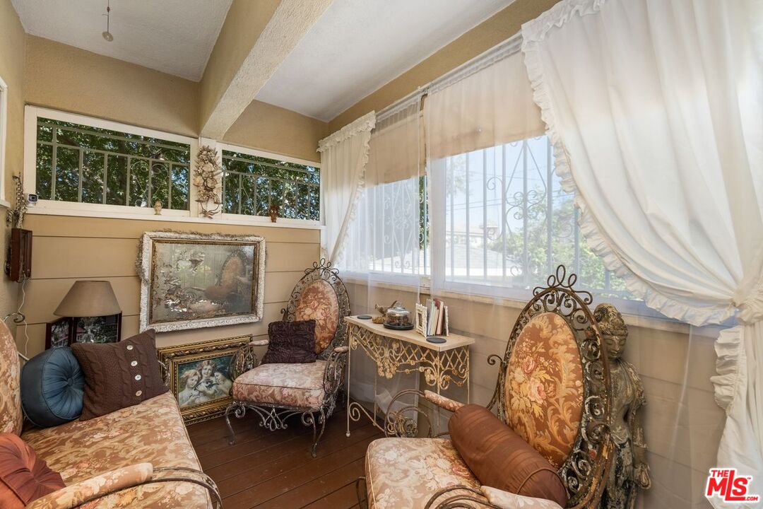 1604 S Durango Ave