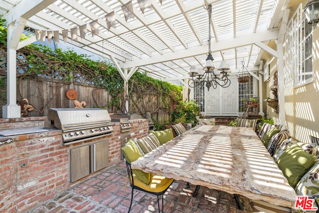 1604 S Durango Ave