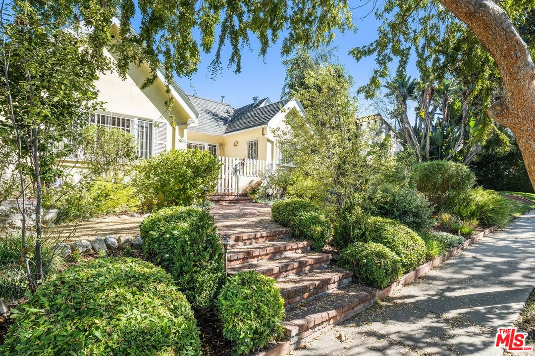 1604 S Durango Ave
