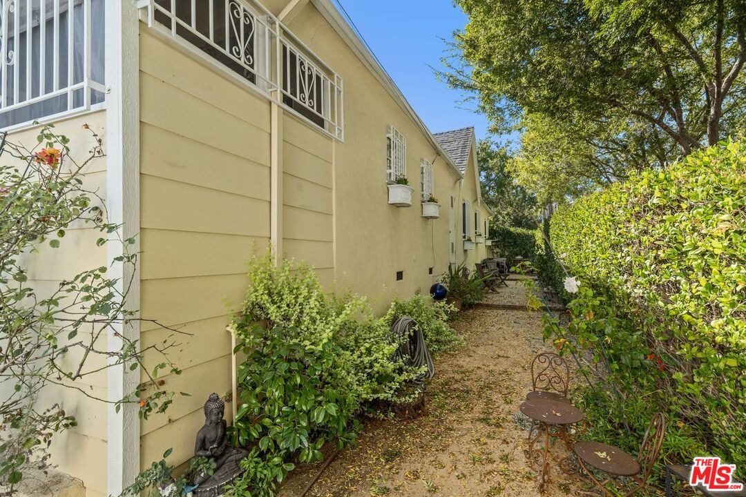 1604 S Durango Ave