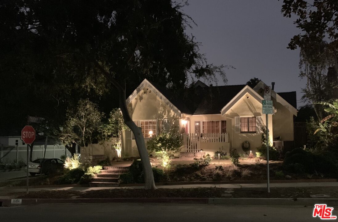 1604 S Durango Ave