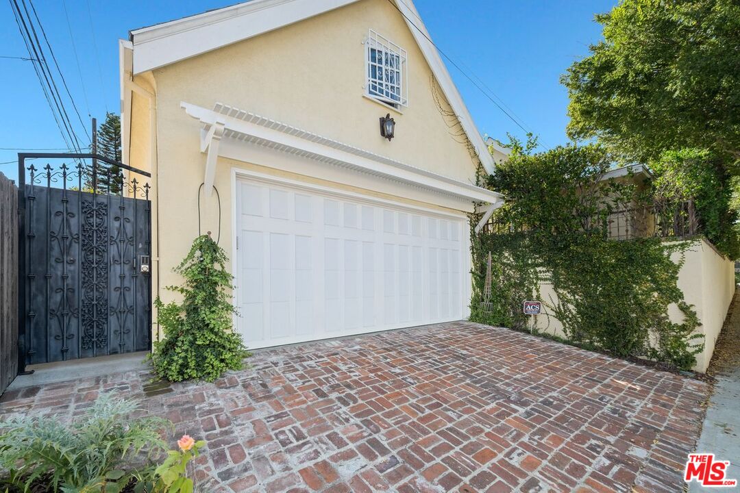 1604 S Durango Ave