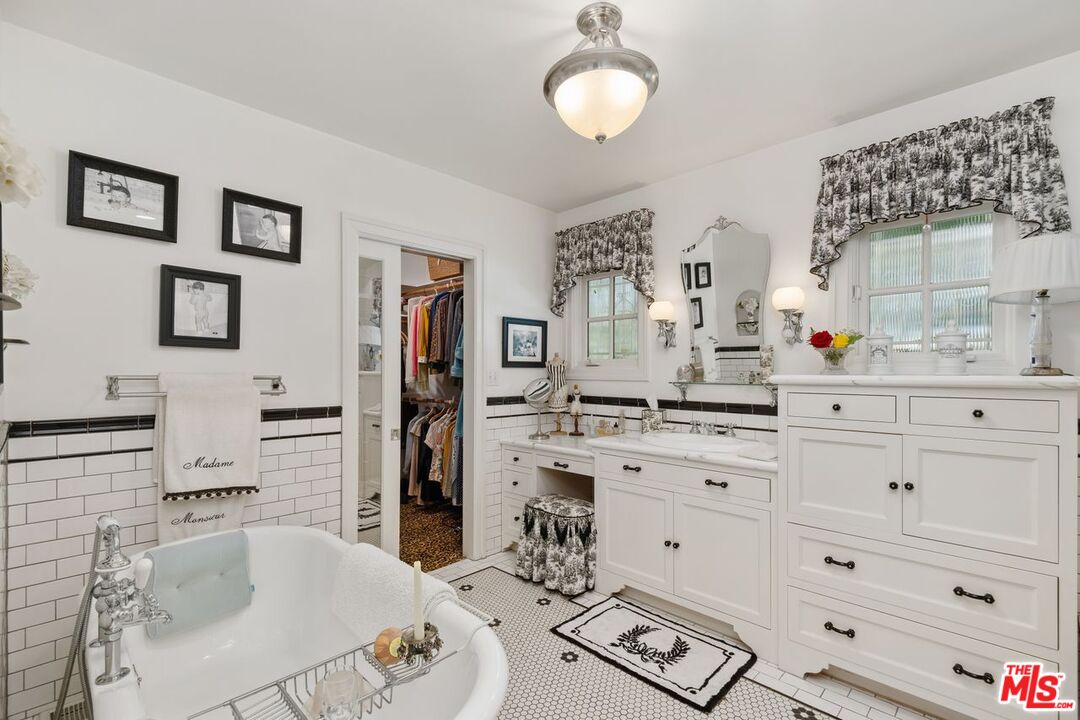 1604 S Durango Ave
