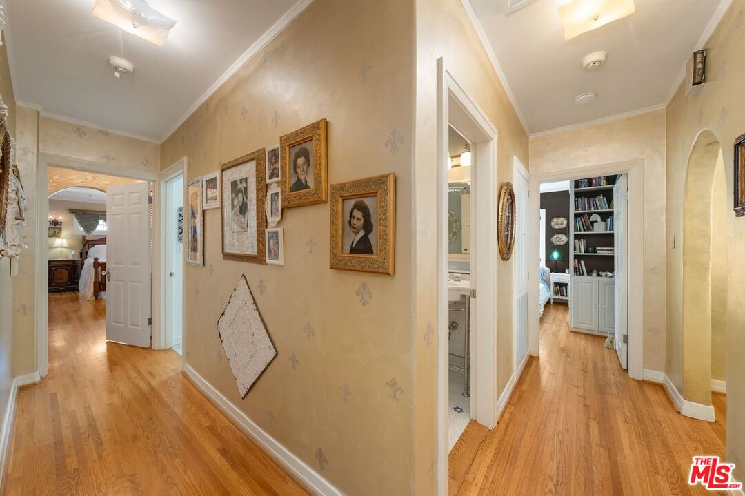 1604 S Durango Ave