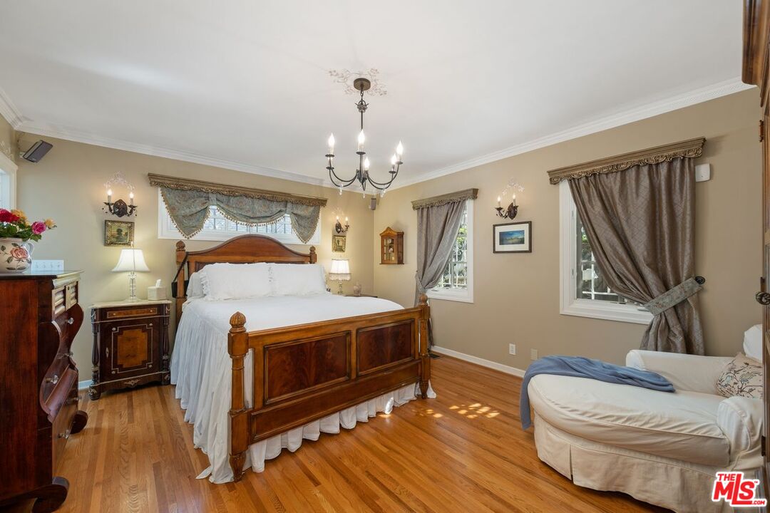1604 S Durango Ave