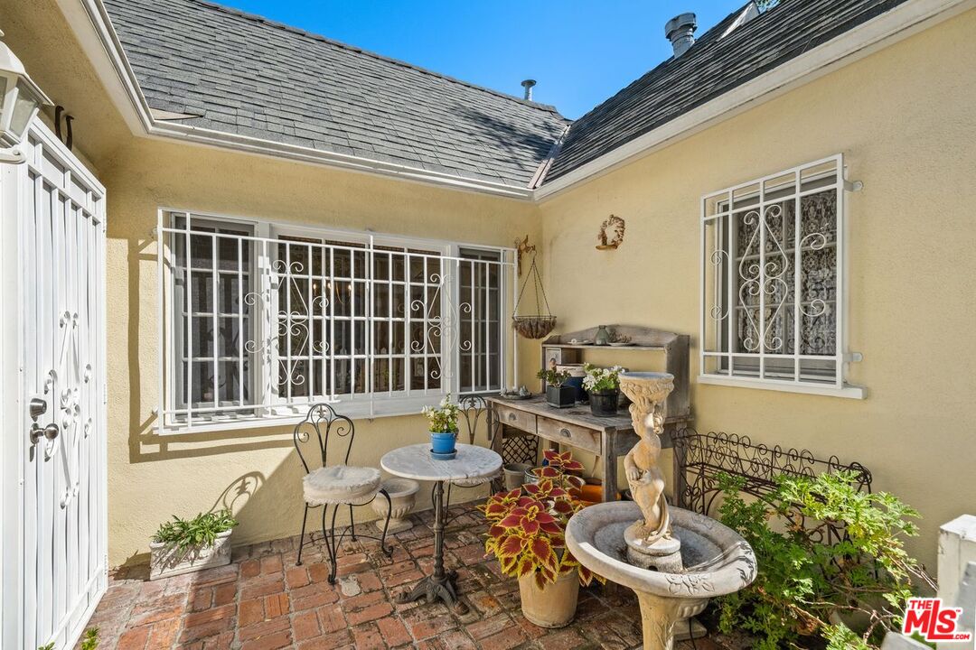 1604 S Durango Ave