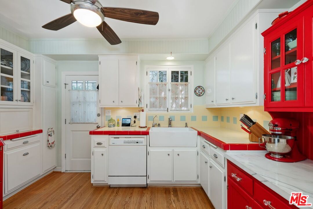 1604 S Durango Ave