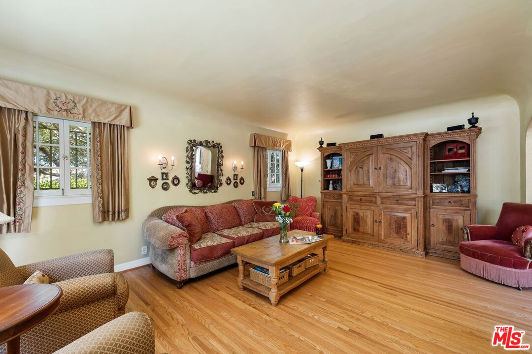 1604 S Durango Ave