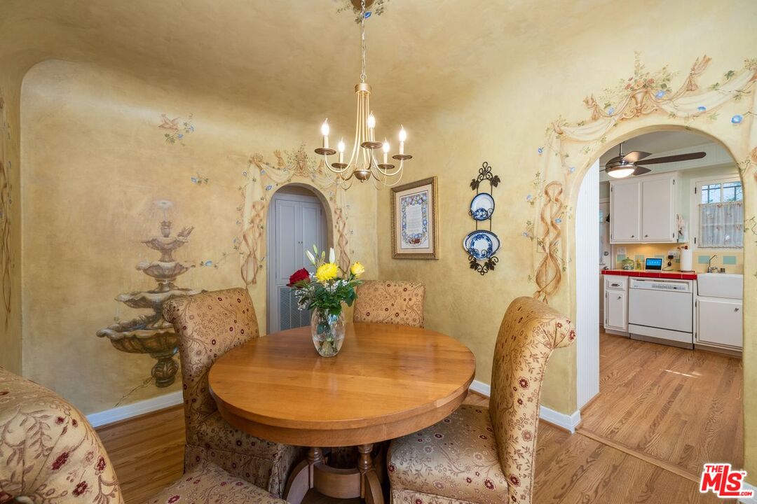 1604 S Durango Ave