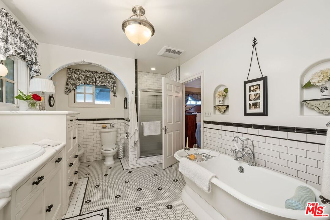 1604 S Durango Ave