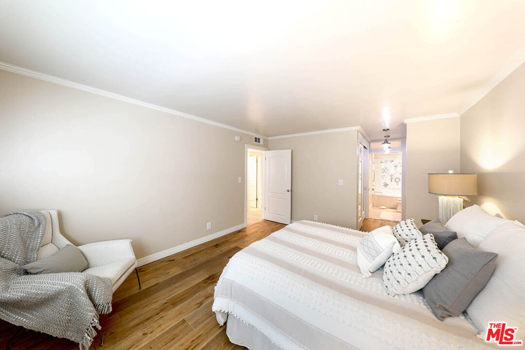 6732 Hillpark Dr Unit: 308