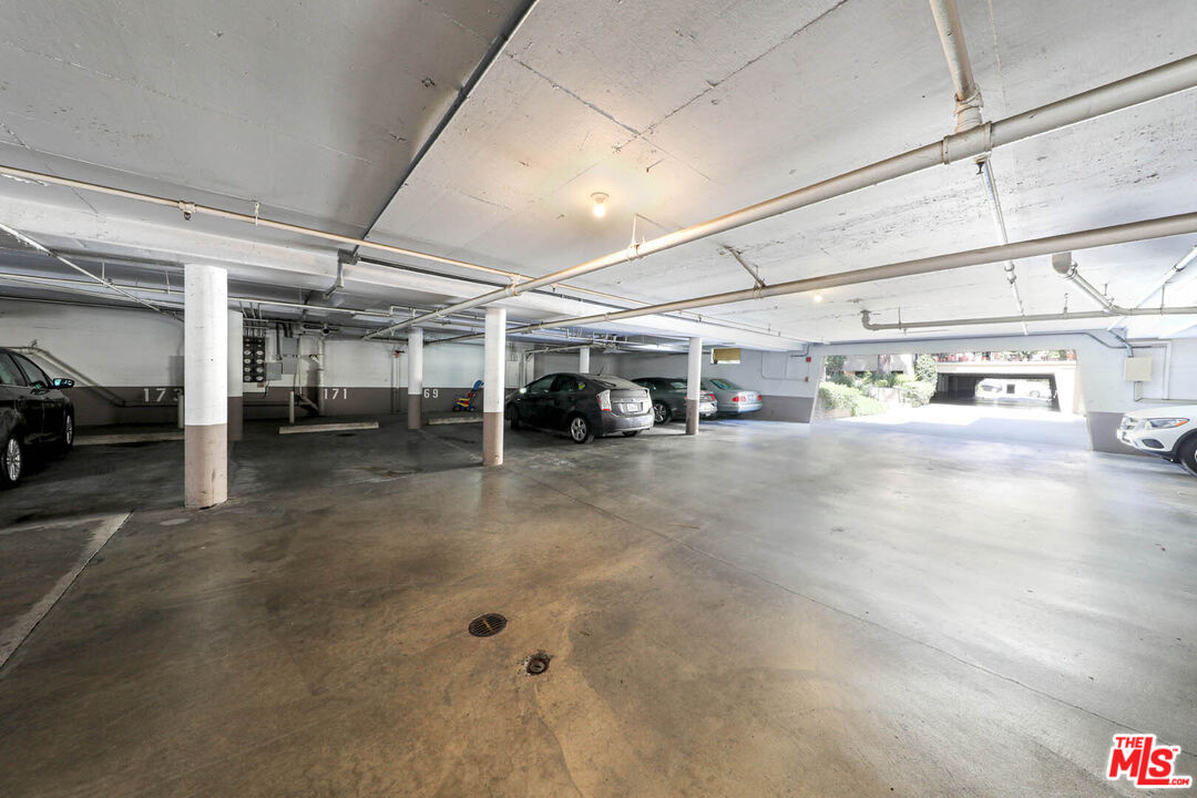 6732 Hillpark Dr Unit: 308