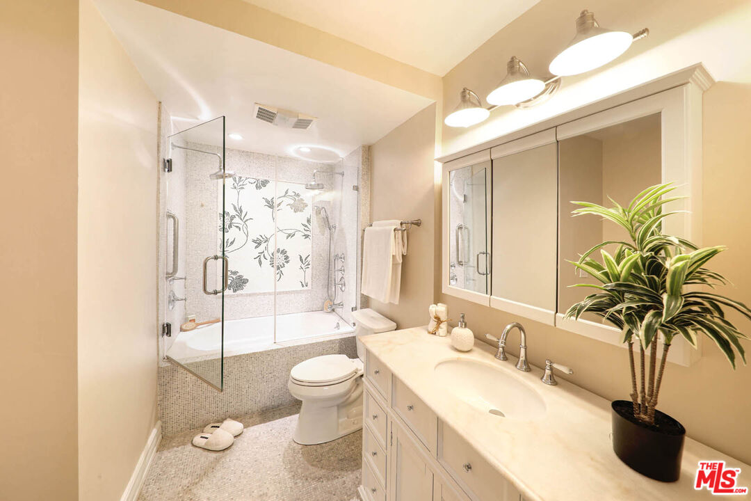 6732 Hillpark Dr Unit: 308