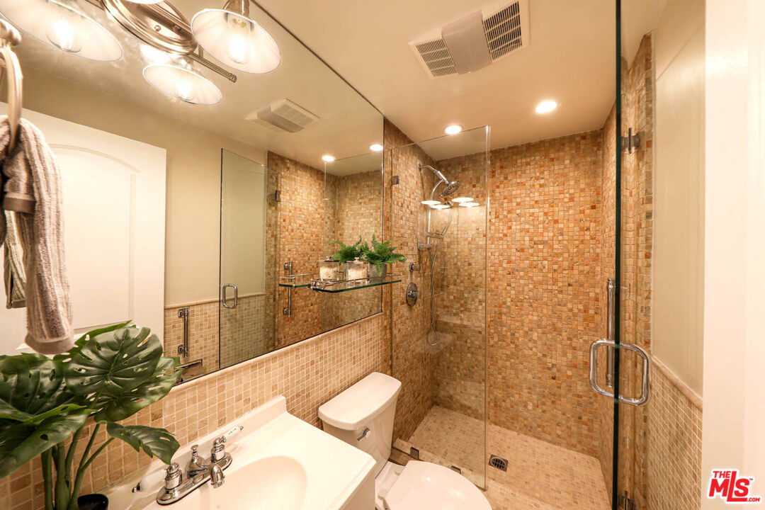 6732 Hillpark Dr Unit: 308