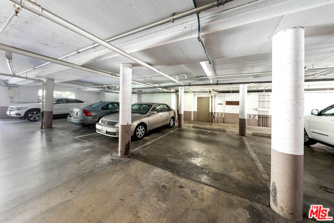 6732 Hillpark Dr Unit: 308