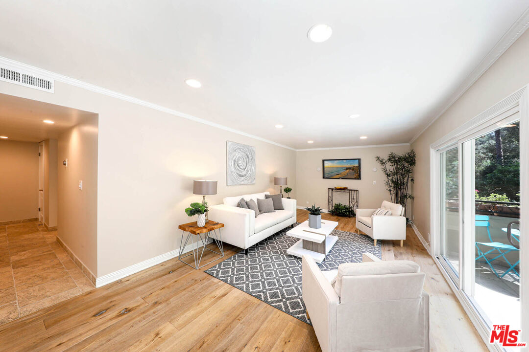 6732 Hillpark Dr Unit: 308