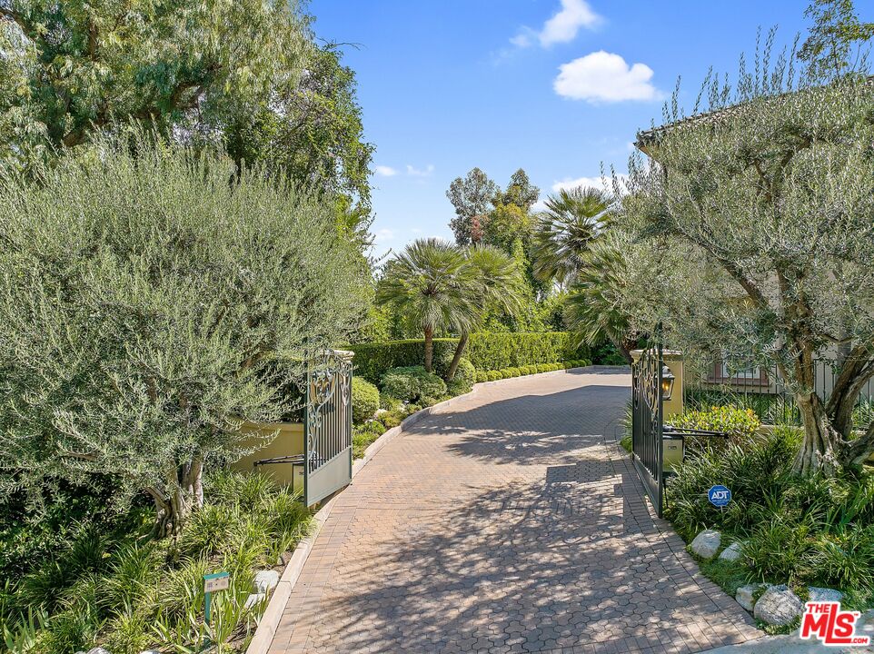 16026 Valley Meadow Pl