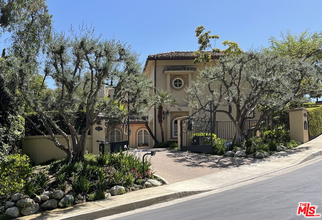 16026 Valley Meadow Pl