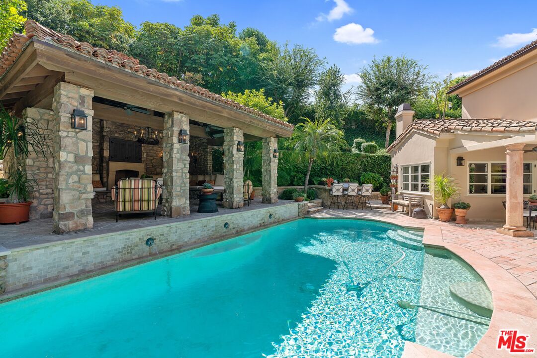 16026 Valley Meadow Pl