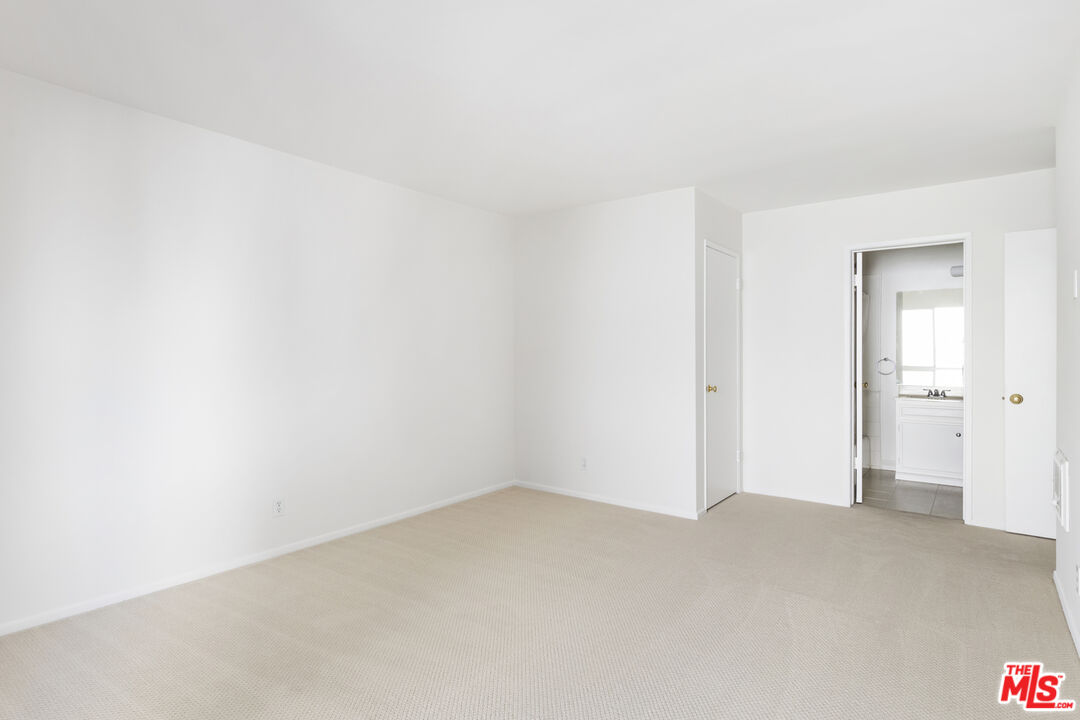 6275 Canterbury Dr Unit: 202