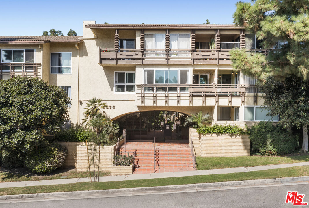 6275 Canterbury Dr Unit: 202