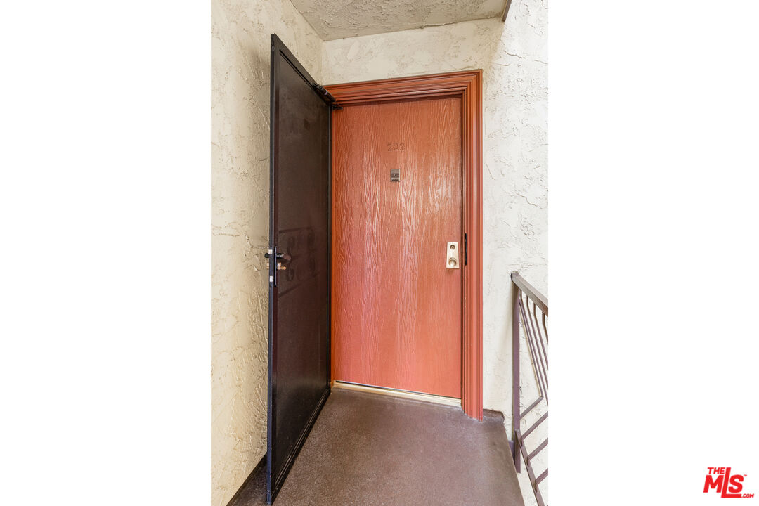 6275 Canterbury Dr Unit: 202