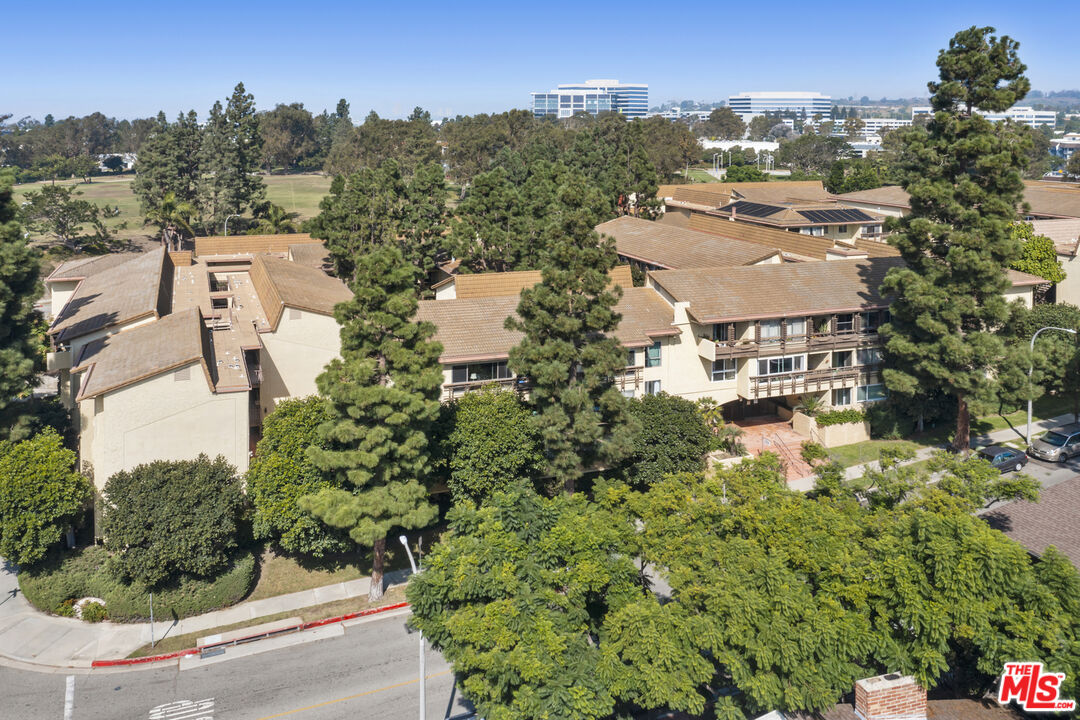 6275 Canterbury Dr Unit: 202