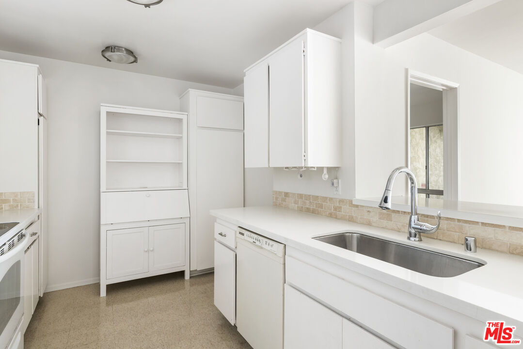 6275 Canterbury Dr Unit: 202