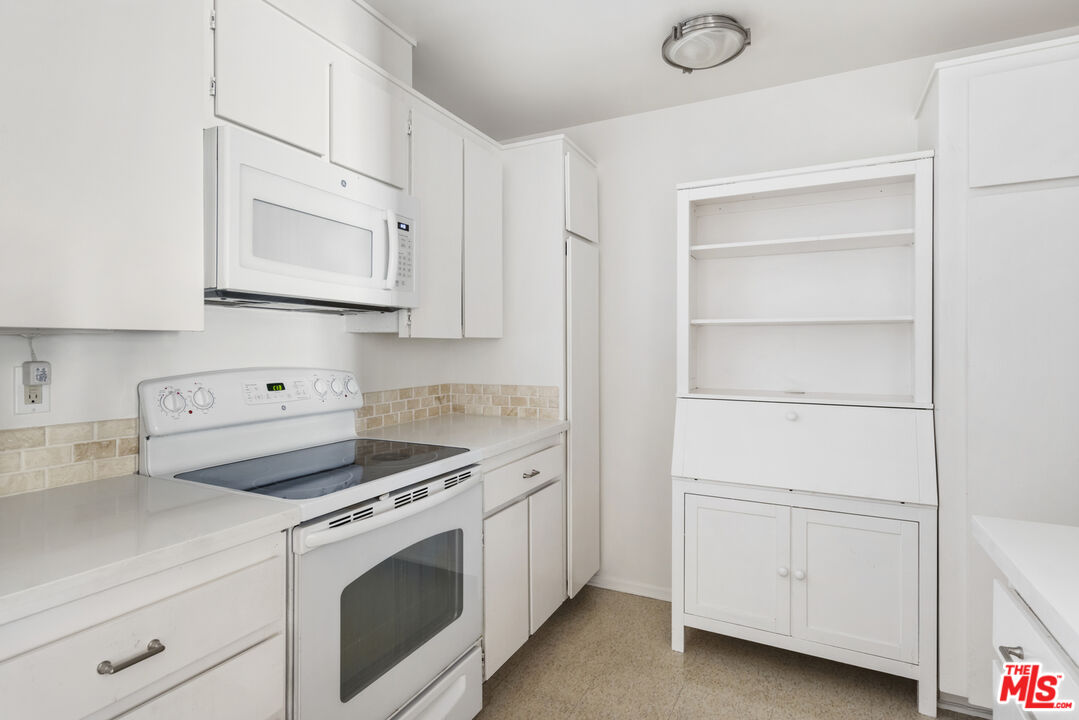 6275 Canterbury Dr Unit: 202