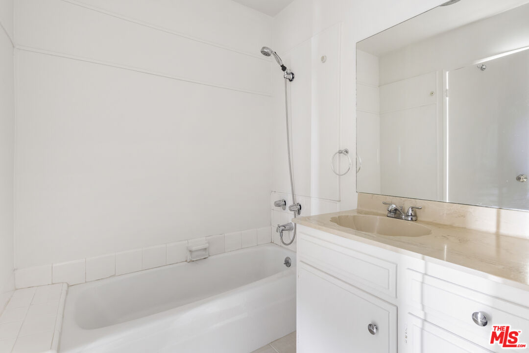 6275 Canterbury Dr Unit: 202