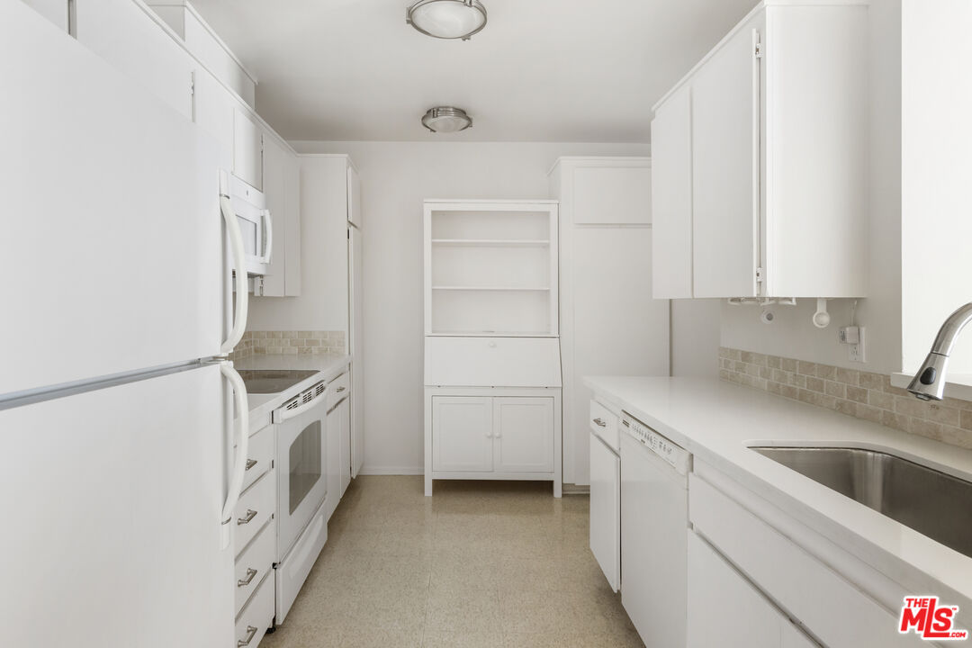 6275 Canterbury Dr Unit: 202