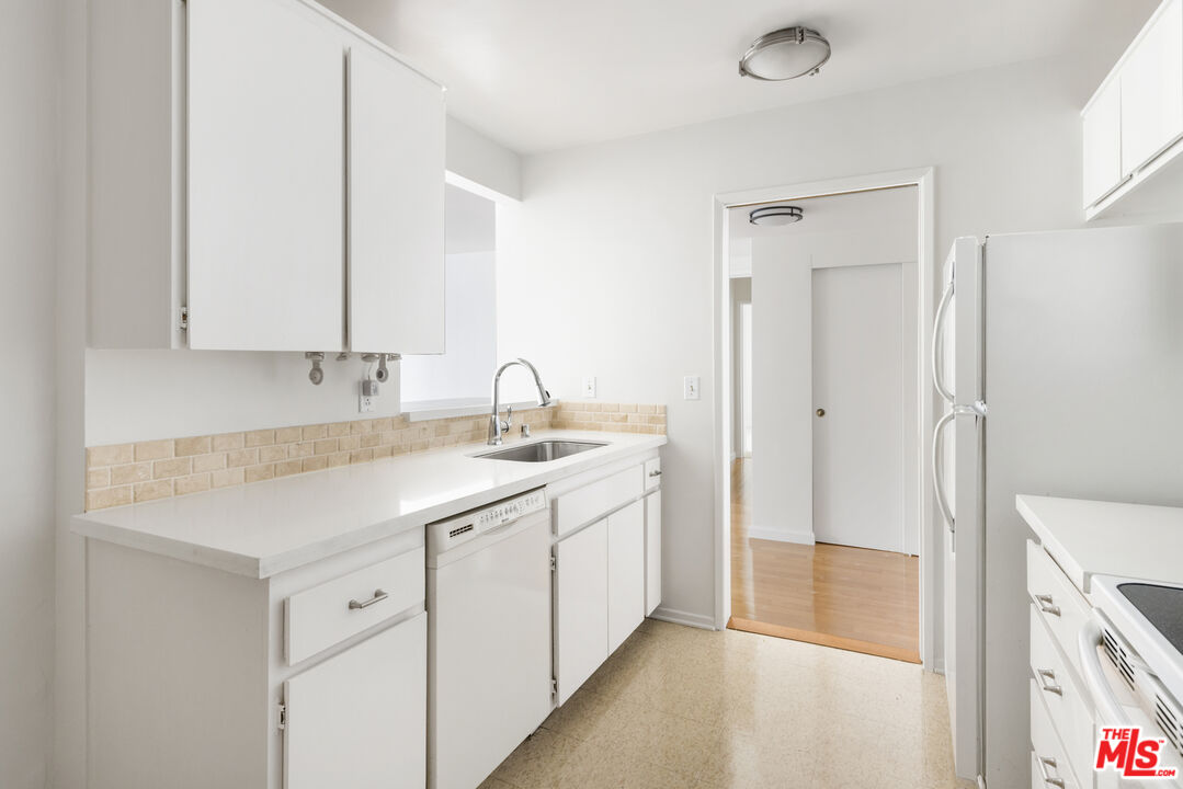 6275 Canterbury Dr Unit: 202