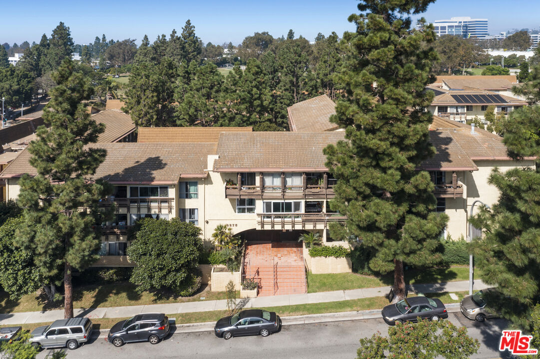 6275 Canterbury Dr Unit: 202