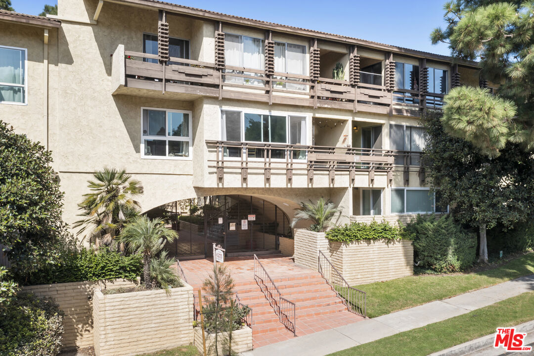 6275 Canterbury Dr Unit: 202