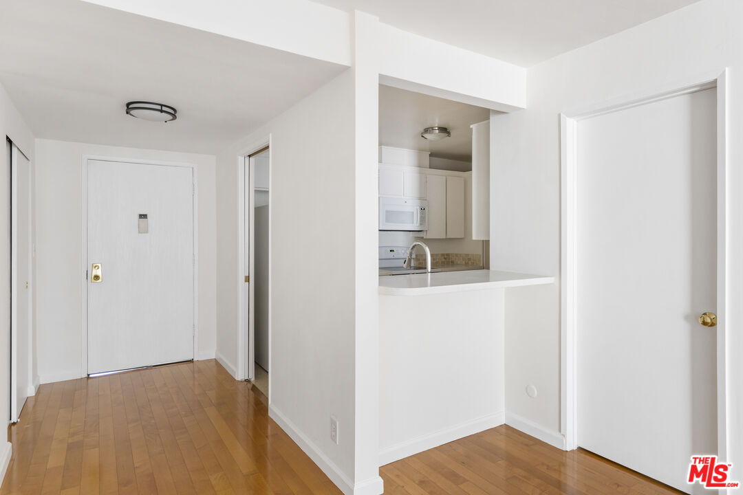 6275 Canterbury Dr Unit: 202